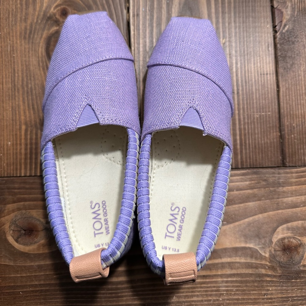 Toms slide on shoes.  Size 13.5 little kids.